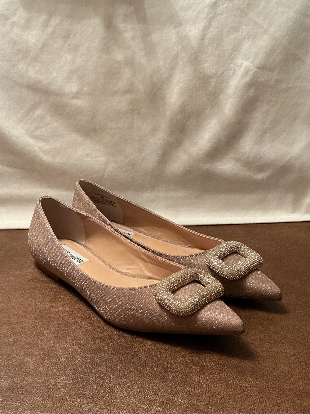 NWT Steve Madden Pointed Toe Sparkle Flats & Rhinestone Buckle Taupe Gold Sz 8
